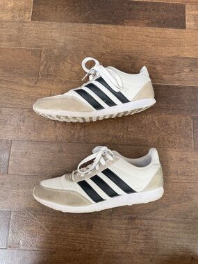 Adidas black and white casual sneaker shoe size women’s 8